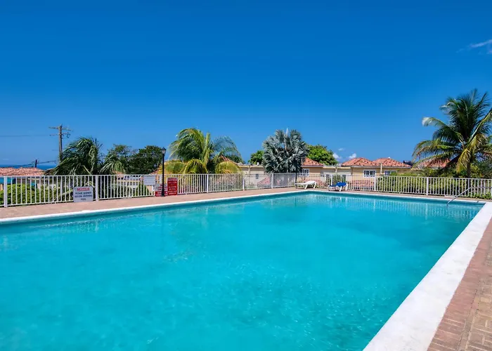 Vacation Getaway In Mango Walk Country Club Apartment